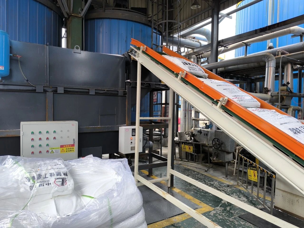 新材料集團儲運公司改性瀝青生產(chǎn)自動上料系統(tǒng)正式投入使用